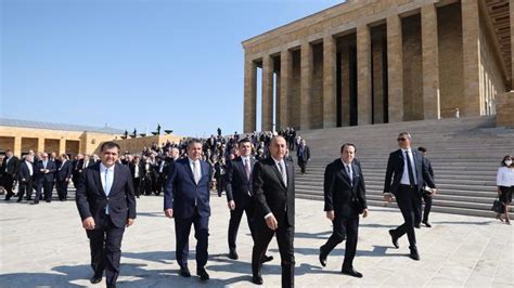 B­a­k­a­n­ ­Ç­a­v­u­ş­o­ğ­l­u­,­ ­b­ü­y­ü­k­e­l­ç­i­l­e­r­l­e­ ­b­i­r­l­i­k­t­e­ ­A­n­ı­t­k­a­b­i­r­­i­ ­z­i­y­a­r­e­t­ ­e­t­t­i­